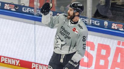 Bild: Andreas Gora/dpa
Muss gesperrt aussetzen: Augsburgs Spieler Grenier. (Archivbild)