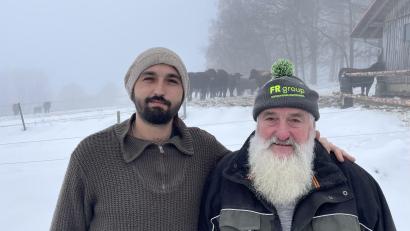 Bild: Paulina Schmidt
Michael und Günter Schultes halten Rotes Höhenvieh auf den Weiden in Voitsberg, einem Ortsteil von Tännesberg. Sie haben 30 Tiere.