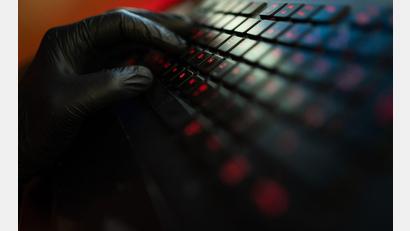 Bild: Nicolas Armer/dpa
In einer konzertierten Aktion haben Strafverfolgungsbehörden und Microsoft einen globalen Cyberkriminalitätsdienst zerschlagen. (Symbolbild)