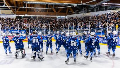 Bild: Tobias Neubert
So harmonisch wie beim letzten Derby wird es am Freitagabend wohl nicht aussehen. Die Preiserhöhung trifft die Fans der Blue Devils hart. Ihren Ärger zeigen sie offen in den Sozialen Medien.
