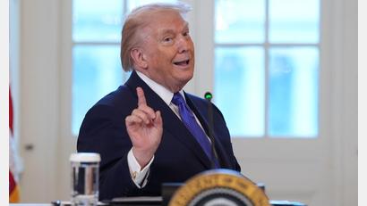 Bild: Evan Vucci/AP/dpa
US-Präsident Donald Trump hat seinen Anspruch auf Grönland bekräftigt. (Archivfoto)