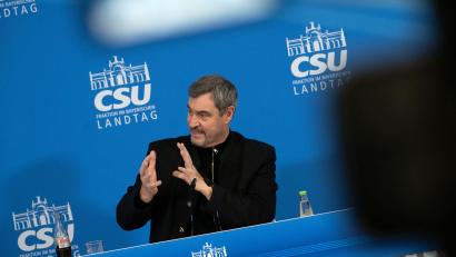 Bild: Pia Bayer/dpa
Söder hatte sich auf der Klausur für eine Fusion von Bundesländern ausgesprochen.