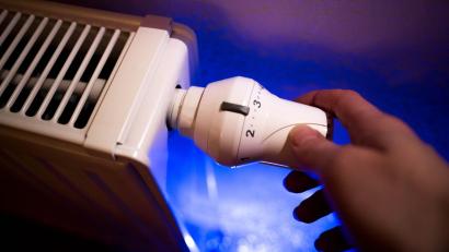 Bild: Sina Schuldt/dpa
Viele Verbraucher drehen in diesen Tagen die Heizung besonders hoch