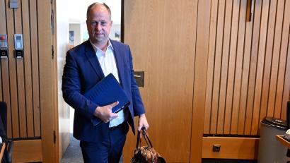 Bild: Federico Gambarini/dpa
Der FDP-Politiker Joachim Stamp hatte von der Ampel-Regierung den Auftrag, Migrationsabkommen mit Herkunftsstaaten abzuschließen, um Arbeitsmigration zu fördern und Abschiebungen zu erleichtern. (Archivfoto)