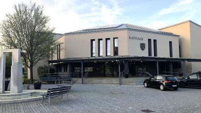 Archivbild: wro
Im Rathaus Wiesau wird nach der Kommunalwahl am 8. März ein neuer Bürgermeister die Geschicke der Gemeinde lenken.