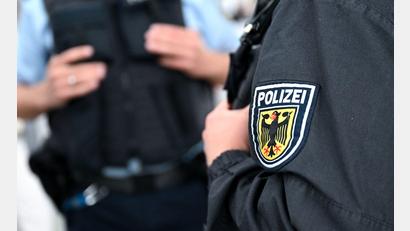 Bild: Sven Hoppe/dpa
Die Bundespolizei entdeckte den Mann auf einer Ladefläche eines Lastwagens. (Symbolbild)