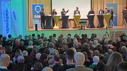 Archivbild: Gabi Schönberger
Am 3. Februar werden bis zu sieben Oberbürgermeister-Kandidaten bei Oberpfalz-Medien Rede und Antwort stehen. Das Bild zeigt die Podiumsdiskussion des Jahres 2020 – damals mit fünf Kandidaten.