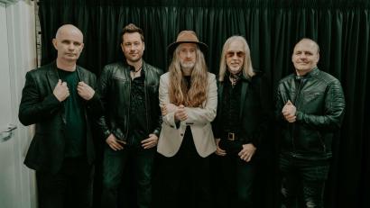 Bild: Seaside Entertainment
Am 24. Oktober 2026 um 20 Uhr wird das VAZ Veranstaltungszentrum in Burglengenfeld zum Schauplatz der Irish Rock Legends Tour.