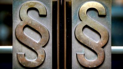 Symbolbild: Oliver Berg/dpa
Ein 36-jähriger obdachloser Mann musste sich vor Gericht unter anderem wegen gefährlicher Körperverletzung verantworten.