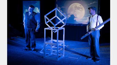 Bild: Joris Haas/exb
Das Theaterstück "Was heißt hier ‚wir‘?" beschäftigt sich mit der Suche nach der deutschen Identität.