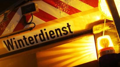 Symbolbild: David Young/dpa
Schnee auf den Autobahnen? Für den Winterdienst bedeutet das: ausrücken.