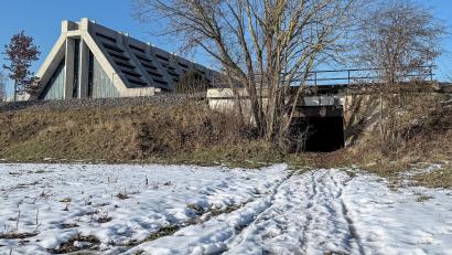 Bild: Wolfgang Steinbacher
Die Bahnunterführung zur Amberger Glaskathedrale ist gerade im Winter kaum zu erreichen. Die Deutsche Bahn will diese jetzt aufgeben und startet daher ein Planfeststellungsverfahren.