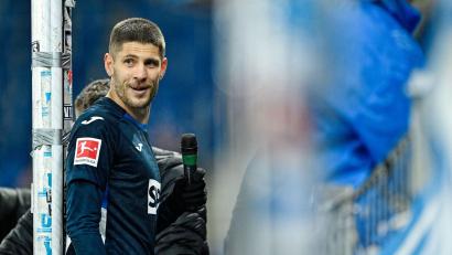 Bild: Uwe Anspach/dpa
Mann des Abends in Sinsheim und von den Fans gefeiert: Andrej Kramaric.