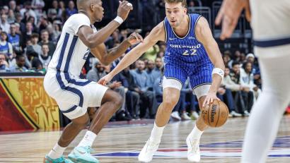 Bild: Andreas Gora/dpa
Franz Wagner (r) konnte spielen und stand in der Startaufstellung.