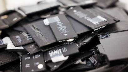 Bild: Christian Charisius/dpa
Die neuen Regeln zum Recht auf Reparatur sollen es Verbrauchern leichter machen, sich für eine Reparatur und gegen den Kauf eines Neugeräts zu entscheiden. (Symbolbild)