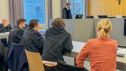 Bild: Leon Karwath
An Tag 5 im Champagner-Prozess kommt es im Landgericht in Weiden zur Diskussion zwischen den Verteidigern des Angeklagten und der Staatsanwaltschaft.
