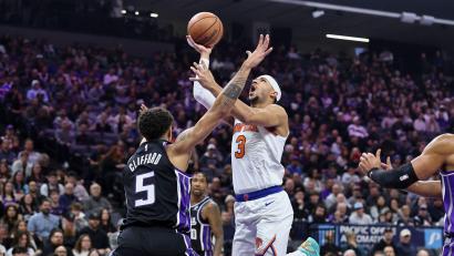 Bild: Sara Nevis/AP/dpa
Die Sacramento Kings konnten die in dieser Saison so starken New York Knicks um Josh Hart (r) stoppen.