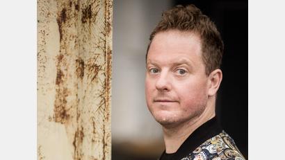 Bild: David Jerusalem/exb
Der Kölner Kabarettist und Musiker Martin Zingsheim gastiert am 1. Februar bereits zum vierten Mal auf der Kleinkunstbühne der Futura. Seine bisherigen Auftritte begeisterten ein ums andere Mal.