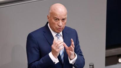 Bild: Carsten Koall/dpa
Der AfD-Verteidigungspolitiker und frühere Bundeswehroffizier Rüdiger Lucassen war schon mehrfach Gast bei der Münchner Sicherheitskonferenz (Archivbild)