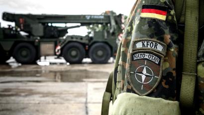 Archivbild: Sina Schuldt/dpa
Bundeswehrsoldaten aus der Oberpfalz sind unter anderem im Kosovo an einer Mission beteiligt.