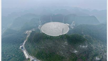 Bild: Ou Dongqu/XinHua/dpa
500 Meter Durchmesser: Gigantisches Radioteleskop in Guizhou