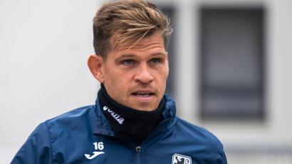 Bild: Peter Kneffel/dpa
Einer der vielen Ausfälle bei 1860 München: Stürmer Florian Niederlechner. (Archivbild)