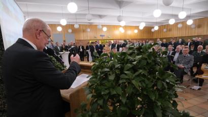 Bild: gsp
Nach zwölf Jahren im Amt war es die letzte Neujahrsrede, die Bürgermeister Roland Strehl vor mehr als 200 geladenen Gästen in der Gärmersdorfer Kaserne hielt.