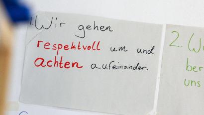 Bild: Jens Kalaene/dpa
Ein Aktionstag im Mai soll den gesellschaftlichen Zusammenhalt feiern. (Symbolbild)