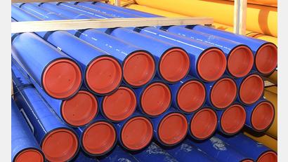 Symbolbild: Petra Hartl
Wasserrohre liegen zum Verbuddeln in den Untergrund bereit. In Neustadt/WN hat der Stadtrat nach langen Jahren des Flickens von Rohrbrüchen jetzt ein Konzept für die Sanierung des Leitungsnetzes in Auftrag gegeben.