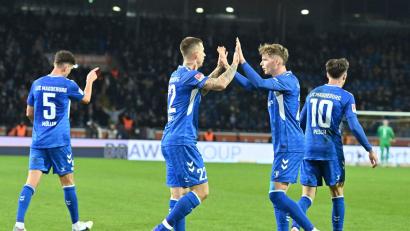 Bild: Swen Pförtner/dpa
Klare Sache: Magdeburg jubelt in Braunschweig.