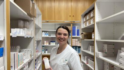 Bild: Paulina Schmidt
Lena Meier leitet die Klinikapotheke im Klinikum Weiden seit Anfang 2025.