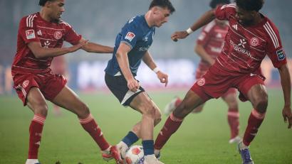 Bild: Marius Becker/dpa
Kein Durchkommen für Arminia in der Düsseldorfer Arena.