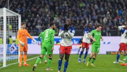 Bild: Marcus Brandt/dpa
Jean-Luc Dompé (M, Hamburger SV) reagiert nach einer verpassten Chance.