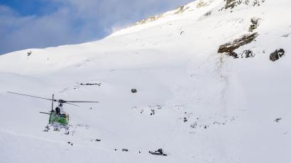 Bild: Urs Flueeler/KEYSTONE/dpa
Bei zwei Lawinen sind in Österreich fünf Menschen ums Leben gekommen.