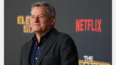 Bild: Jordan Strauss/Invision via AP/dpa
Netflix wolle auch an den Kinokassen gewinnen, versichert Co-Chef Ted Sarandos. (Archivbild)