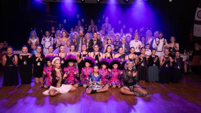 Bild: Katharina Luber
Mehr als 100 Aktive wirkten beim Inthronisationsball in Floß mit.