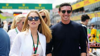 Bild: Georg Hochmuth/APA/dpa
Victoria Swarovski und Mark Mateschitz nahmen an der Rallye Dakar teil. (Archivbild)