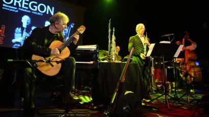 Bild: picture alliance / dpa
Der US-Jazzgitarrist Ralph Towner (links) ist im Alter von 85 Jahren in Rom gestorben. (Archivbild)