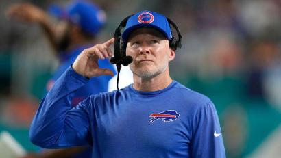 Bild: Lynne Sladky/AP/dpa
Die Buffalo Bills haben sich Medienberichten zufolge von Chefcoach Sean McDermott getrennt. (Archivbild)
