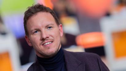 Bild: Rolf Vennenbernd/dpa
Geht mit seinen Spielern auf Weltranglisten-Platz 10 ins WM-Jahr: Julian Nagelsman. (Archivbild)