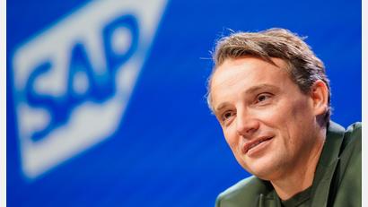 Bild: Uwe Anspach/dpa
SAP-Chef Christian Klein verspricht Maßstäbe für Datenhoheit, Sicherheit und Innovation im Gesundheitswesen. (Archivbild)