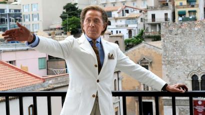 Bild: Claudio Onorati/epa/ANSA/dpa
Valentino ist im Alter von 93 Jahren in Rom gestorben.