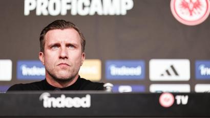 Bild: Hannes P. Albert/dpa
Bei der Trainersuche gefordert: Eintracht-Vorstand Markus Krösche.