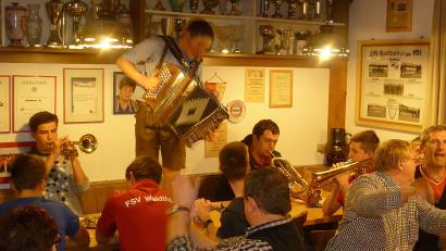 Bild: Julian Bauer
Erste musikalische Erlebnisse und beste Stimmung beim Zoiglabend im FSV-Sportheim in Waldthurn.