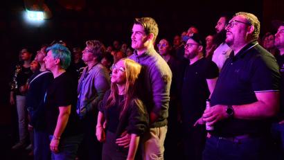 Bild: Kunz
Das Publikum singt und summt mit.