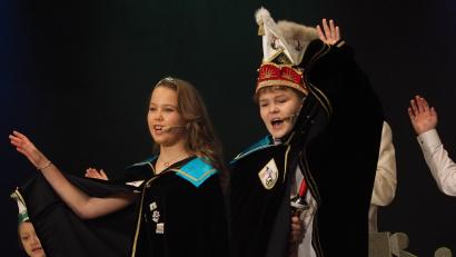 Bild: kek
Das elegante und eloquente Auerbacher Kinderprinzenpaar Ava I. und Jannik I. forderte: "Lachen ist Pflicht."