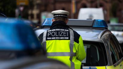 Bild: Philipp von Ditfurth/dpa
Wegen eines Unruhestifters werden die Beamten gerufen. (Symbolbild)