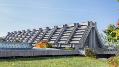Bild: Erich Spahn/exb
Die Glaskathedrale Amberg ist ein Gebäude des Bauhaus-Architekten Walter Gropius. Es ist das ehemalige Rosenthal-Glaswerk.
