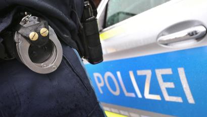 Bild: Karl-Josef Hildenbrand/dpa
Die Polizei stellte das Messer sicher.  (Symbolbild)