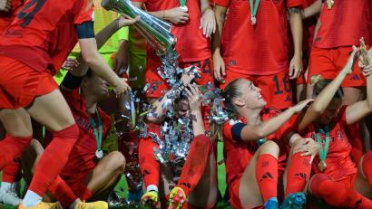 Bild: Robert Michael/dpa
In der „Football Money League“ kletterten die Münchnerinnen unter die weltweit zehn umsatzstärksten Clubs.